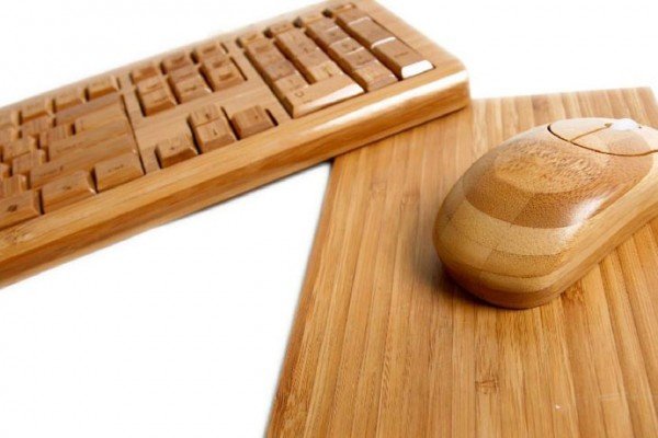 6 Sexy Wooden High-Tech Accessories That You Want On Your Desk